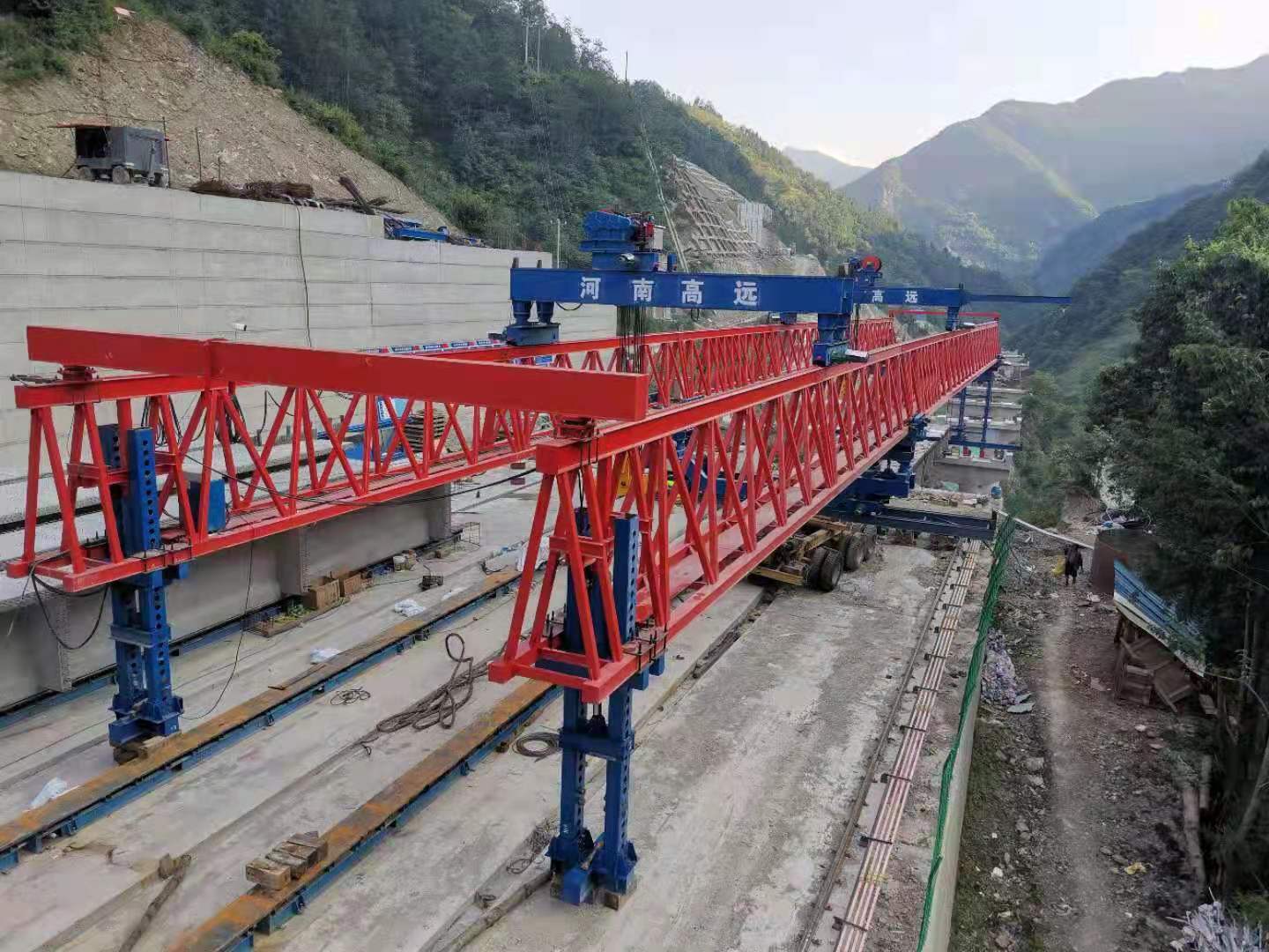 架橋機(jī)在使用公路架橋機(jī)的過(guò)程中會(huì)出現(xiàn)的狀況，你知道該怎么避免嗎